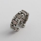 STELLA CIFFON/ビーズのイヤーカフ